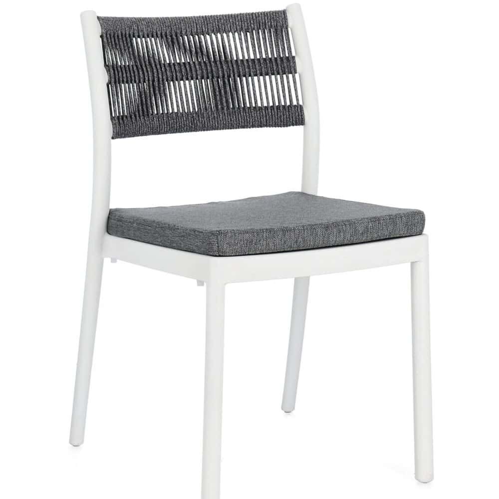 Sedie moderne in stile minimalista, bianco con seduta e schienale in tessuto grigio.