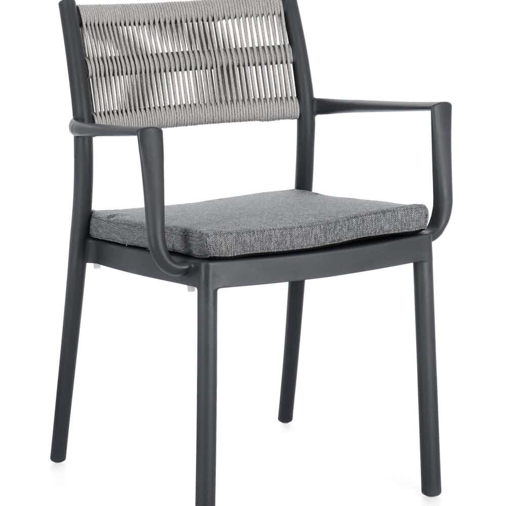 Sedie da esterno con struttura in metallo nero e sedile e schienale in tessuto intrecciato beige - design moderno.