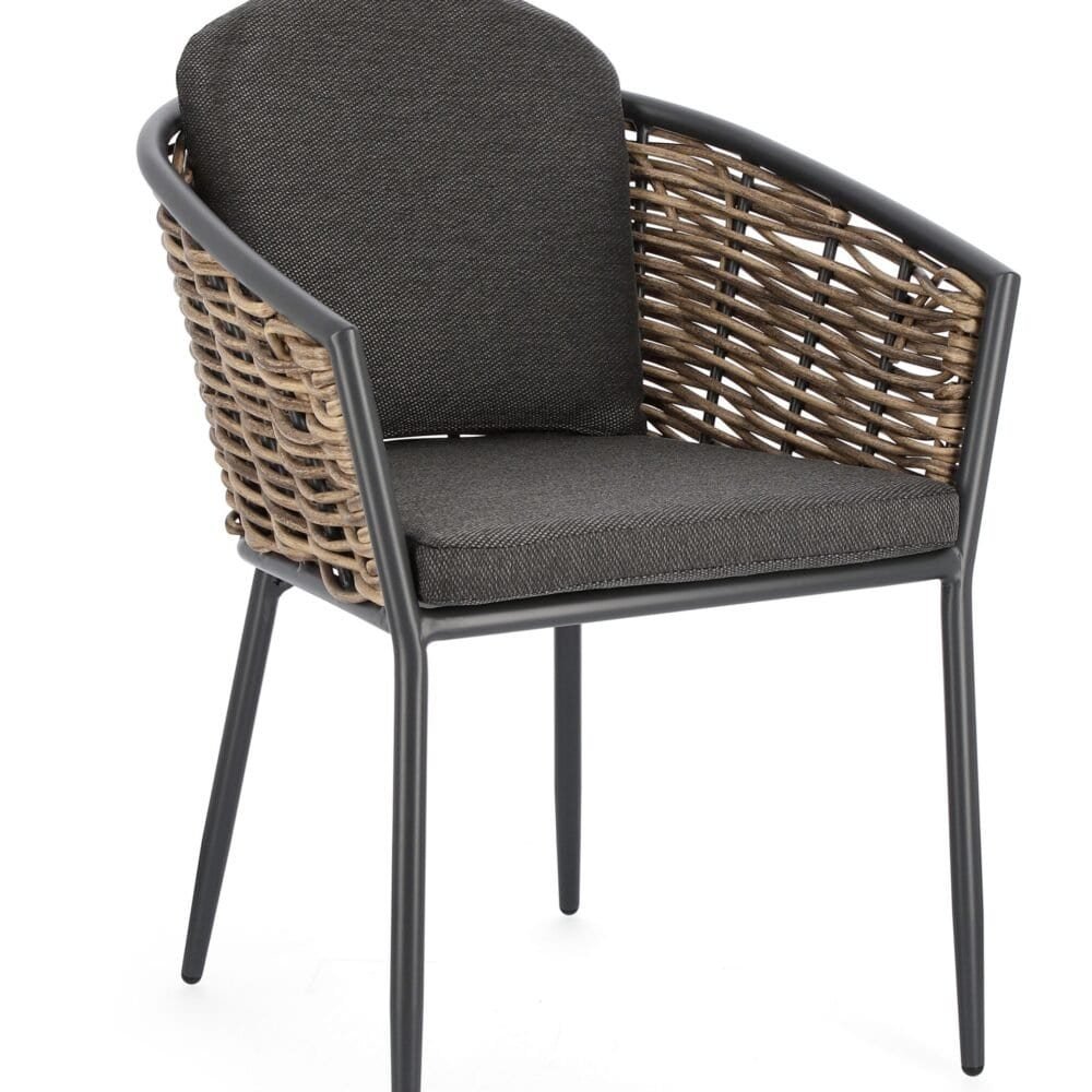 Sedia in rattan e metallo per arredo giardino, perfetta per esterni eleganti e moderni.