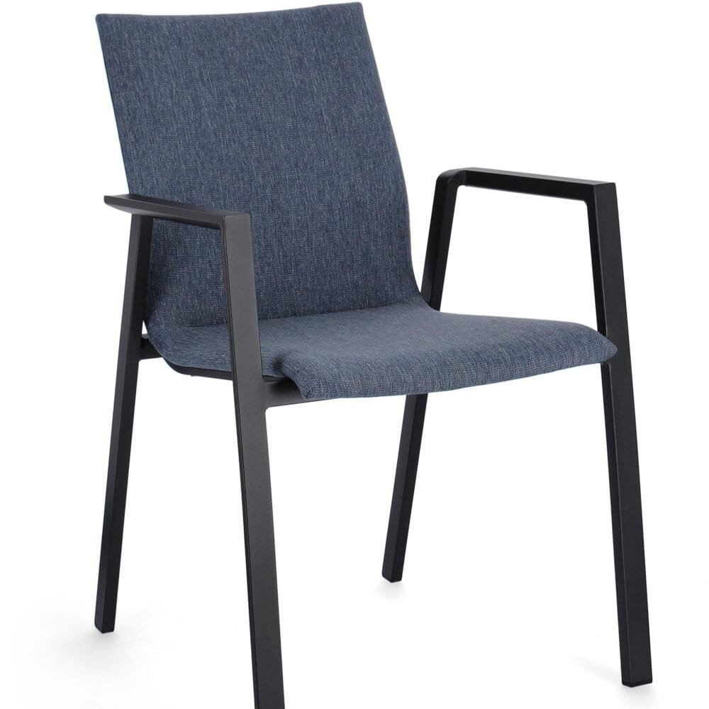 Sedia moderna design ergonomico con struttura in legno nero e rivestimento in tessuto blu scuro.