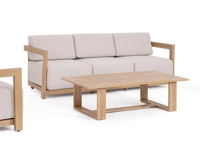 Mobili in legno con tessuti chiari, ideale per arredi moderni, eleganti e confortevoli.