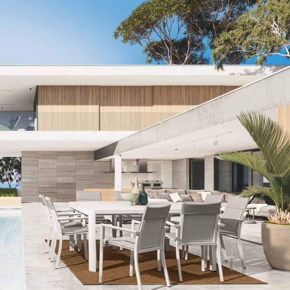 Villa moderna con piscina e zona pranzo all'aperto, arredi esterni eleganti e vista su alberi.