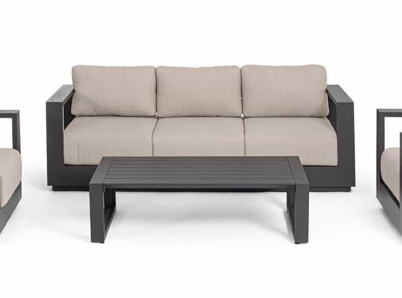 Divano e poltrone design in materiali di alta qualità.