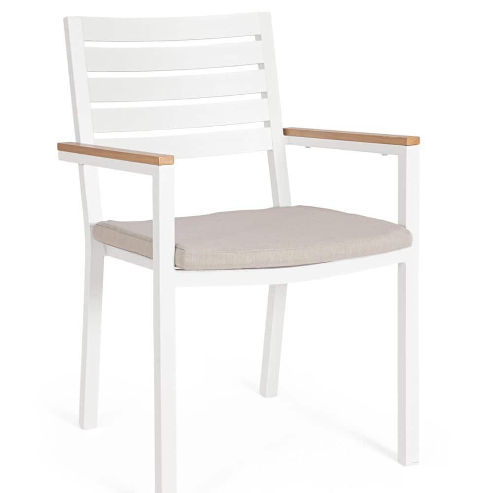 Sedia da giardino moderna in legno bianco con braccioli in noce e rivestimento in tessuto beige, perfetta per esterni e interni.