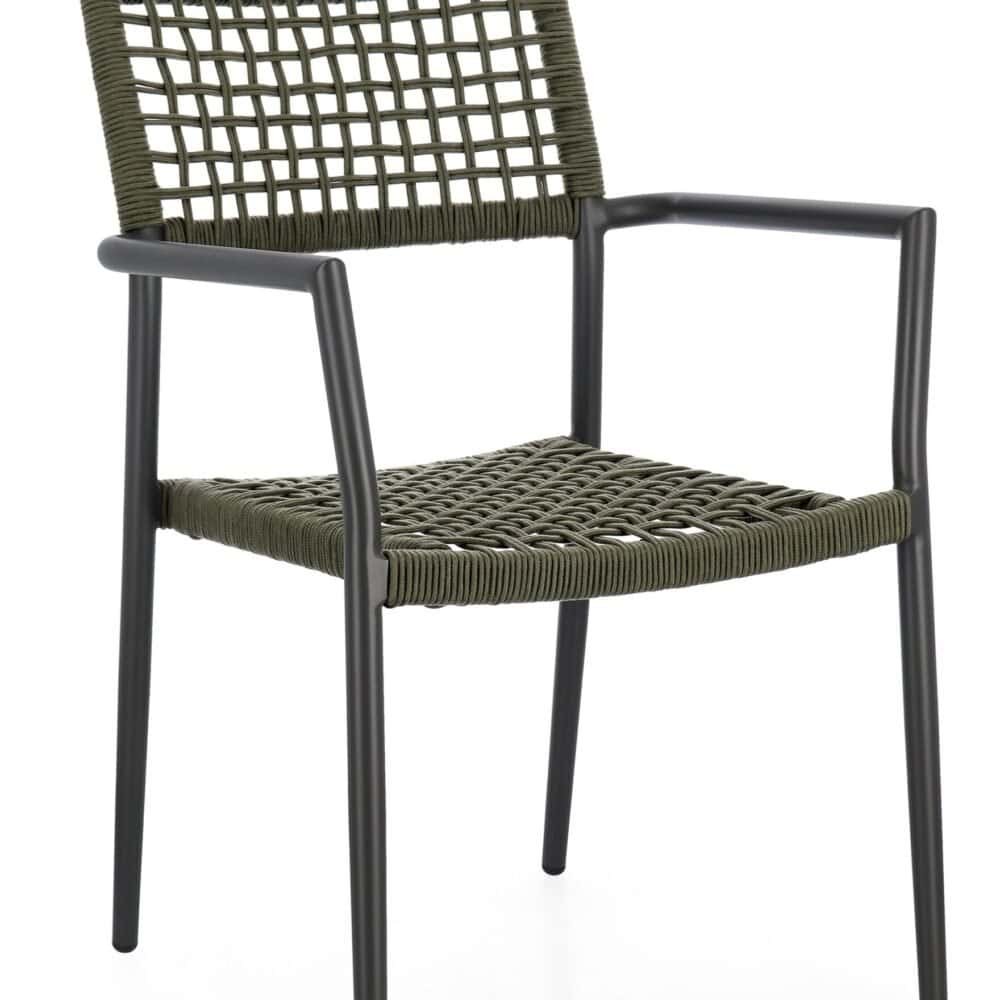 Sedia in rattan e metallo, design elegante, perfetta per arredamento outdoor e indoor.