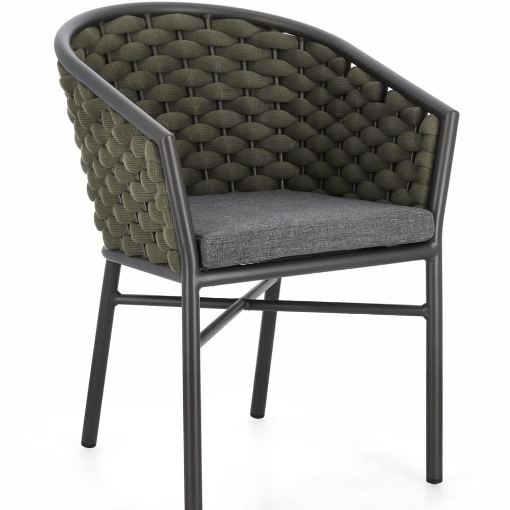 Sedia di design da esterno con struttura robusta e seduta comoda, perfetta per il giardino o il terrazzo.