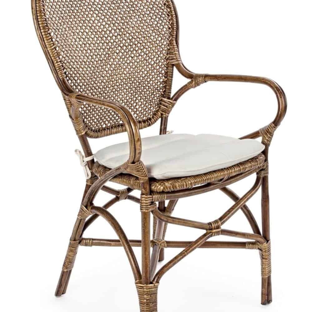 Sedia in rattan naturale con seduta imbottita, perfetta per indoor e outdoor. Design elegante e naturale.