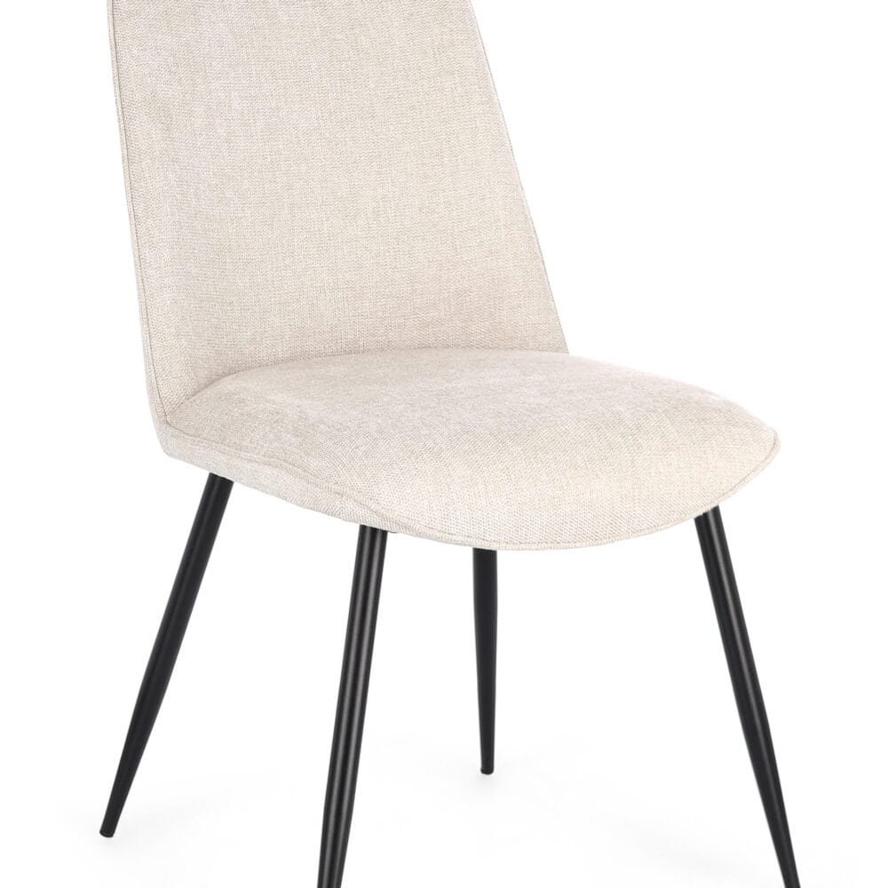 Sedia in tessuto beige con gambe nere, design elegante e moderno, perfetta per ambienti sofisticati.