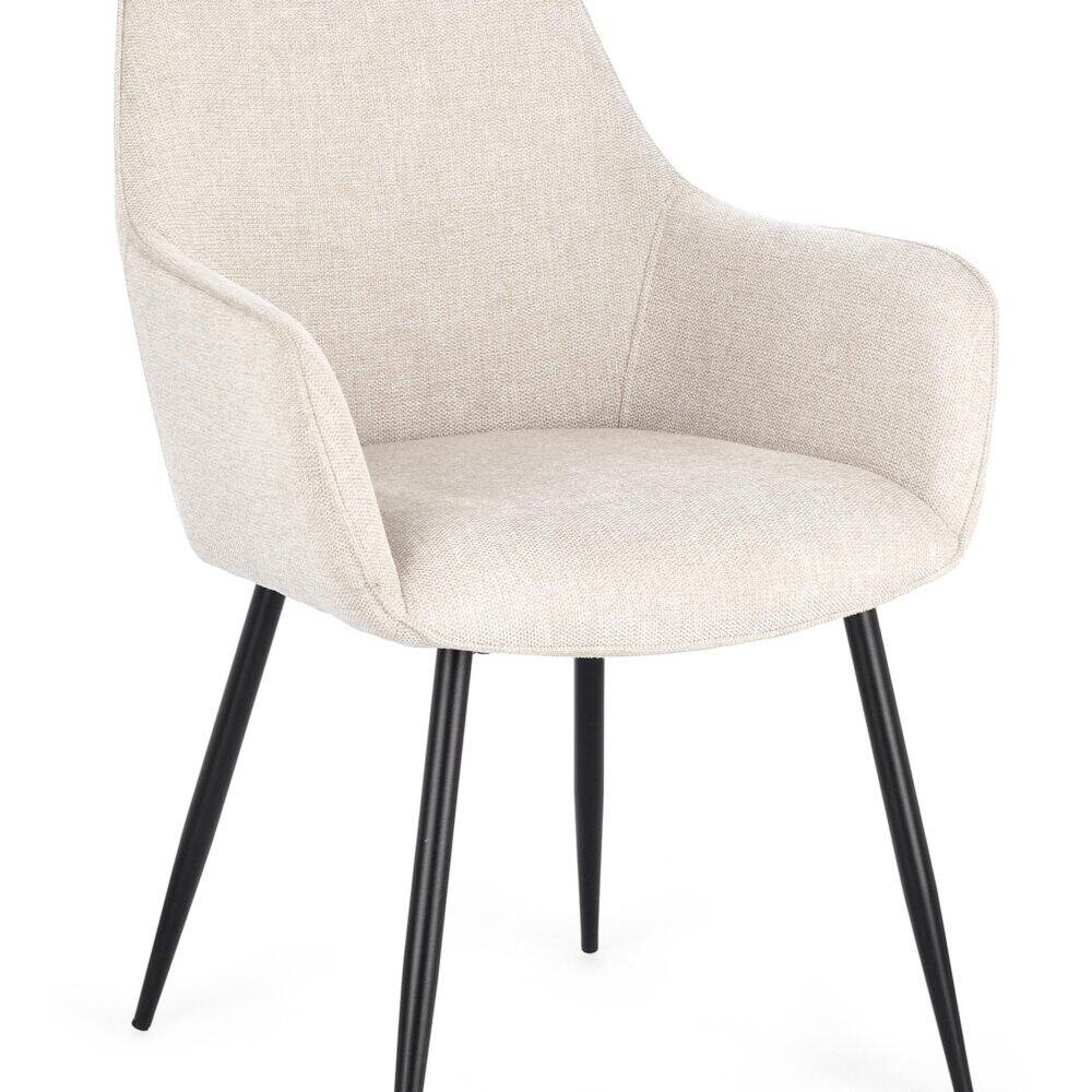 Poltrona con rivestimento tessile beige e gambe nere per arredi contemporanei.