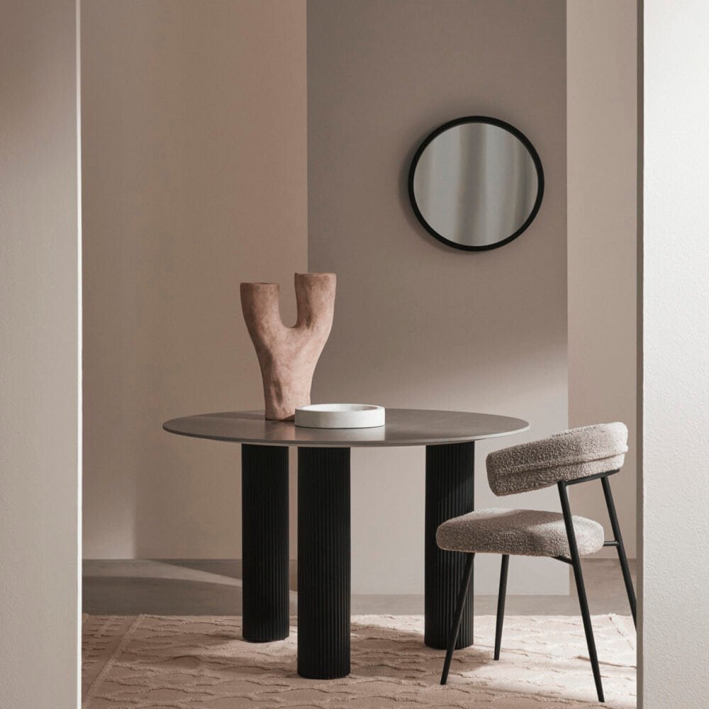 Mobili di design, sala da pranzo moderna con decor minimal.