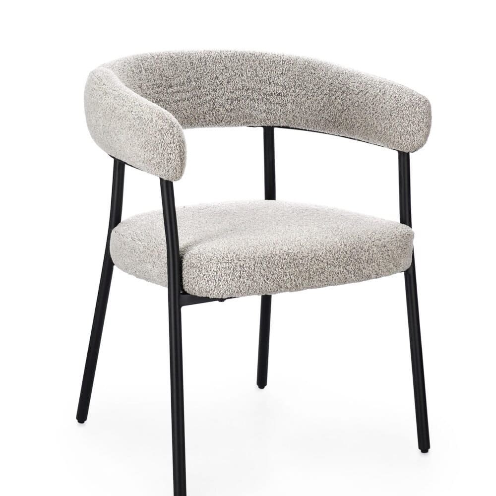 Sedia elegante con struttura in metallo, rivestimento tessile beige, perfetta per soggiorno.