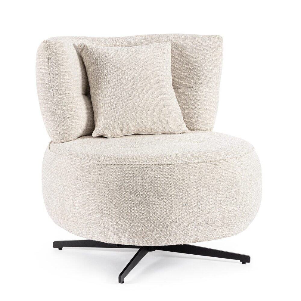 Elegante poltrona in tessuto beige, ideale per salotti moderni, con seduta comoda e design raffinato.