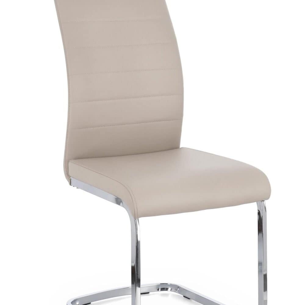 Sedia moderna imbottita bianca con struttura in metallo cromato, perfetta per ambienti eleganti e contemporanei.