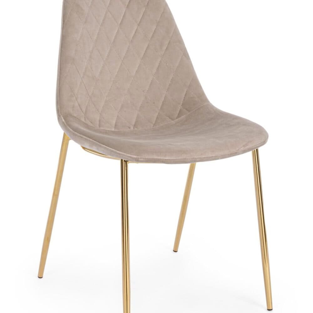 Sedia in velluto beige con gambe dorate, ideale per arredamento elegante e moderno.