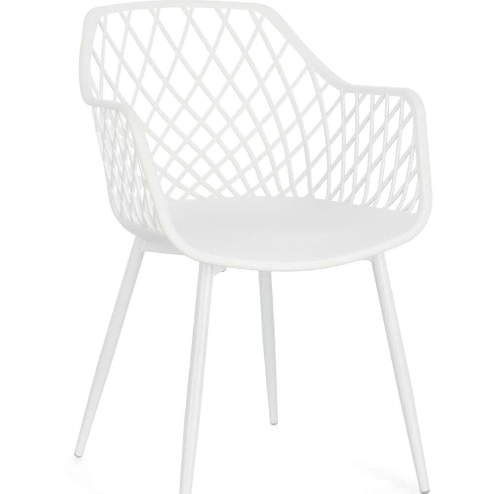 Sedia bianca in plastica con schienale intrecciato, perfetta per interni ed esterni.