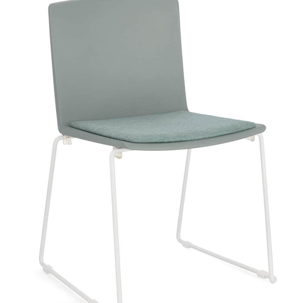 Sedie da cucina con seduta imbottita e schienale alto in stile contemporaneo.