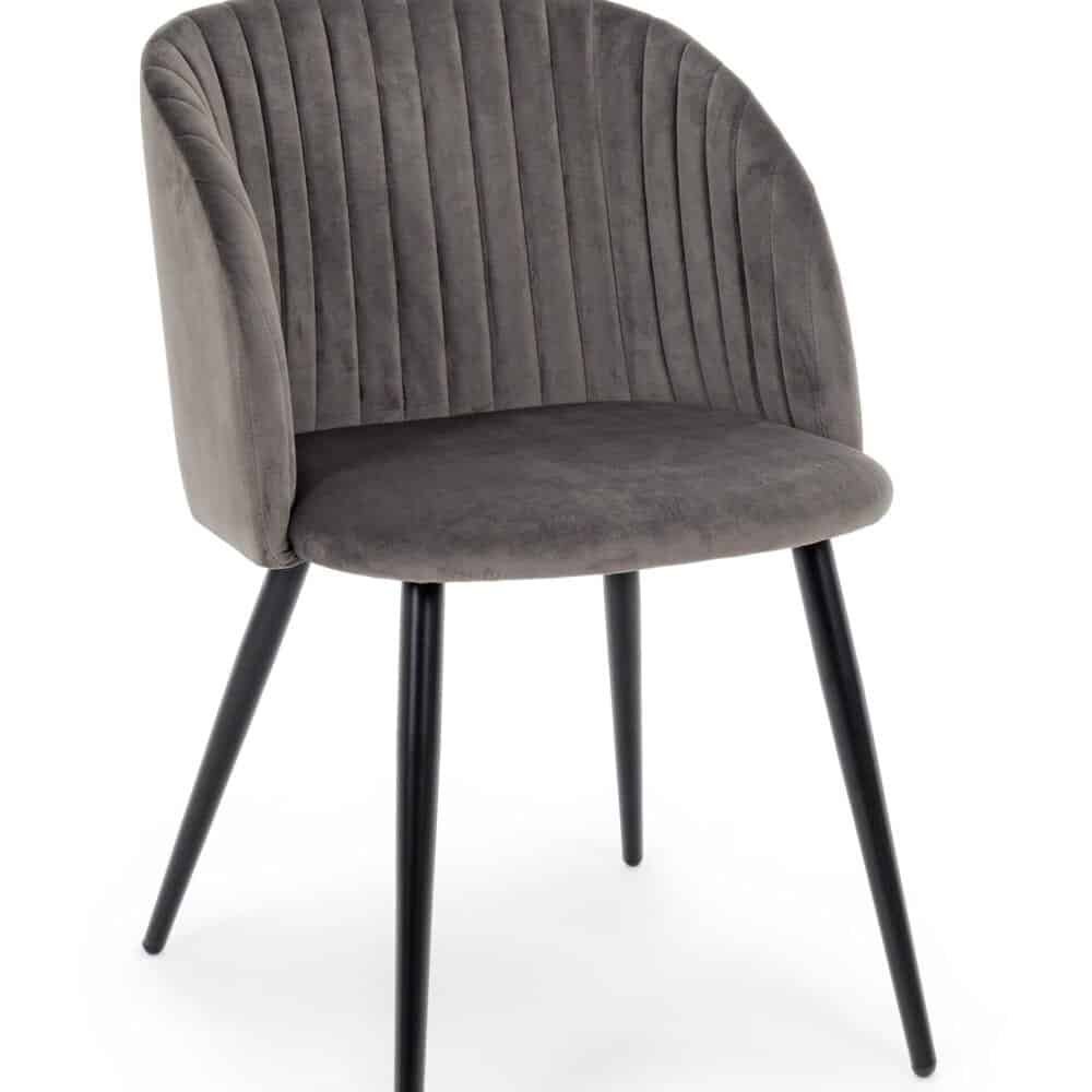 Sedia in velluto grigio con gambe nere dal design contemporaneo e stile raffinato.