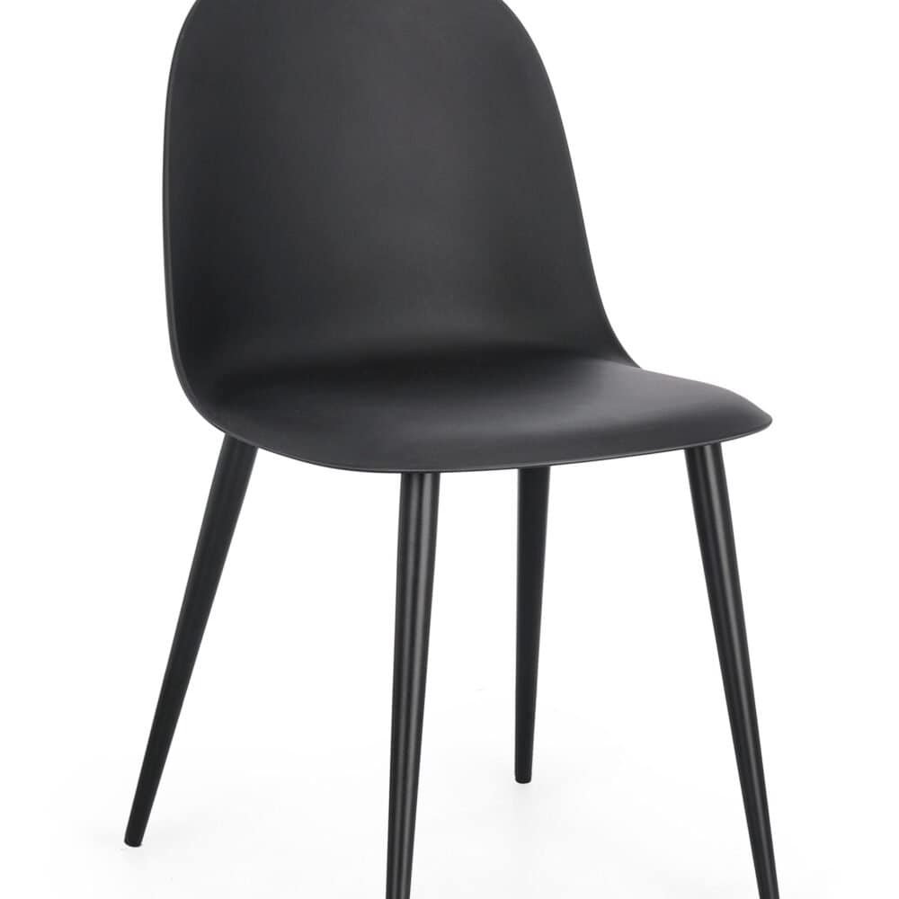 Sedia moderna nera in plastica con gambe in legno, stile minimalista e funzionale.