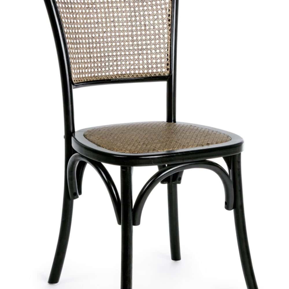 Sedia elegante in legno con seduta e schienale in vimini naturale, stile vintage e raffinato.