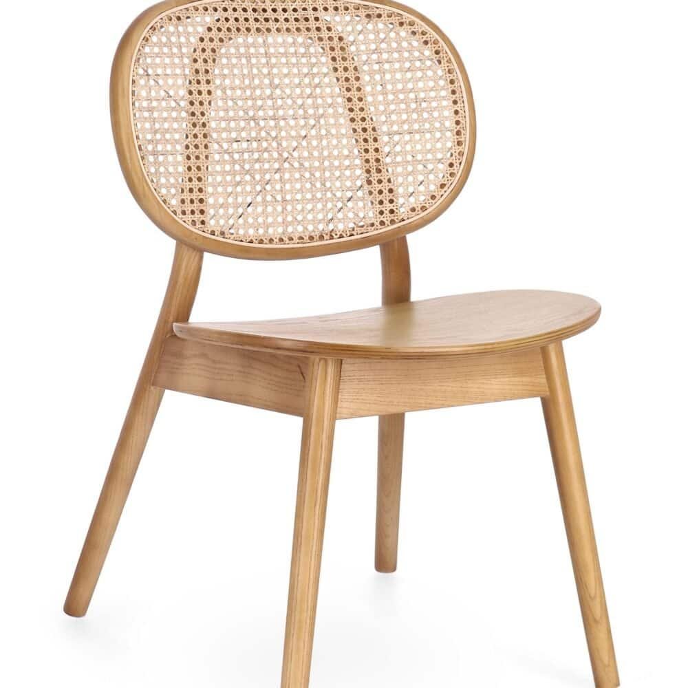 Sedia in legno con schienale a intreccio, design elegante, perfetta per la casa e il giardino.