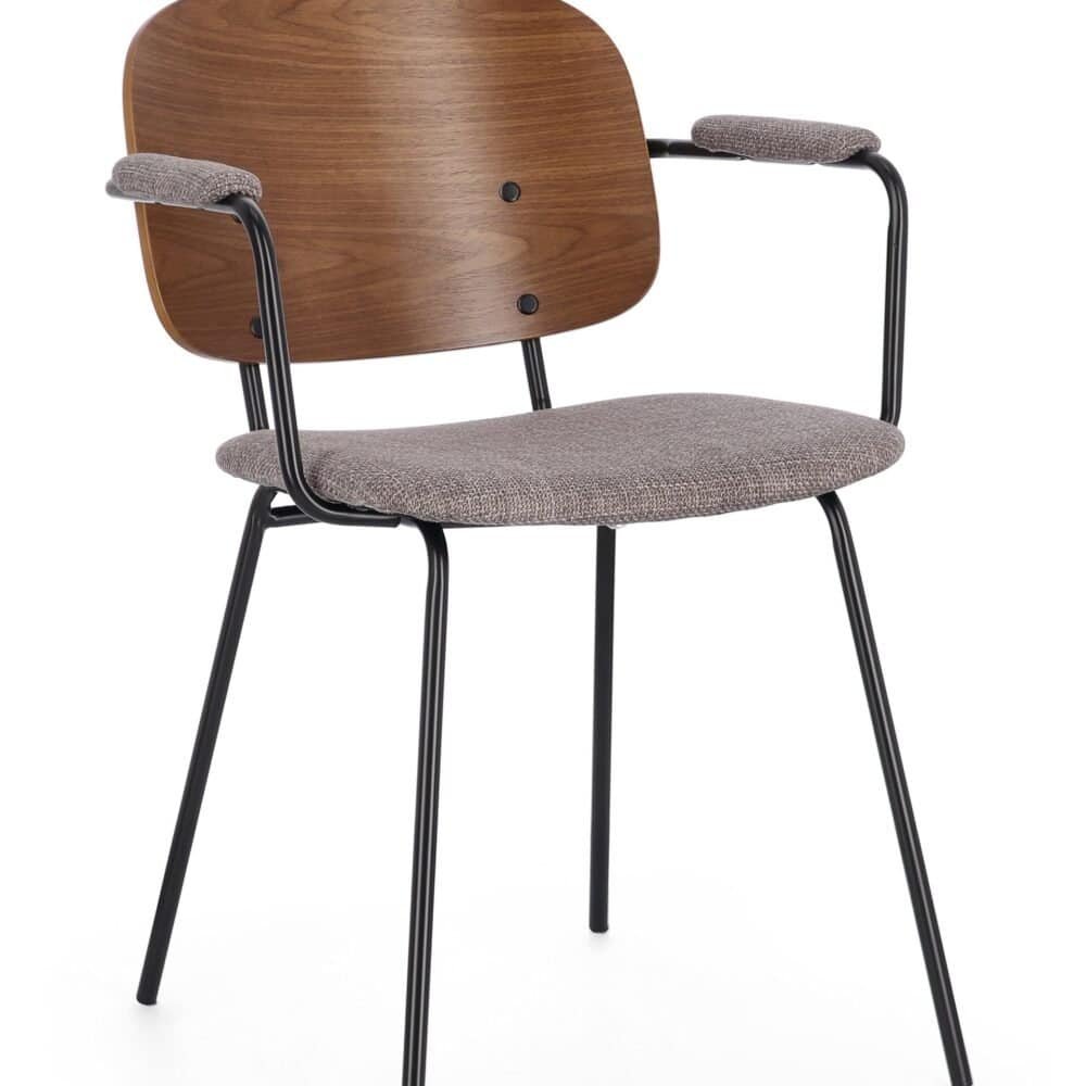 Sedia moderna con rivestimento tessile e schienale in legno, perfetta per ambienti di design.