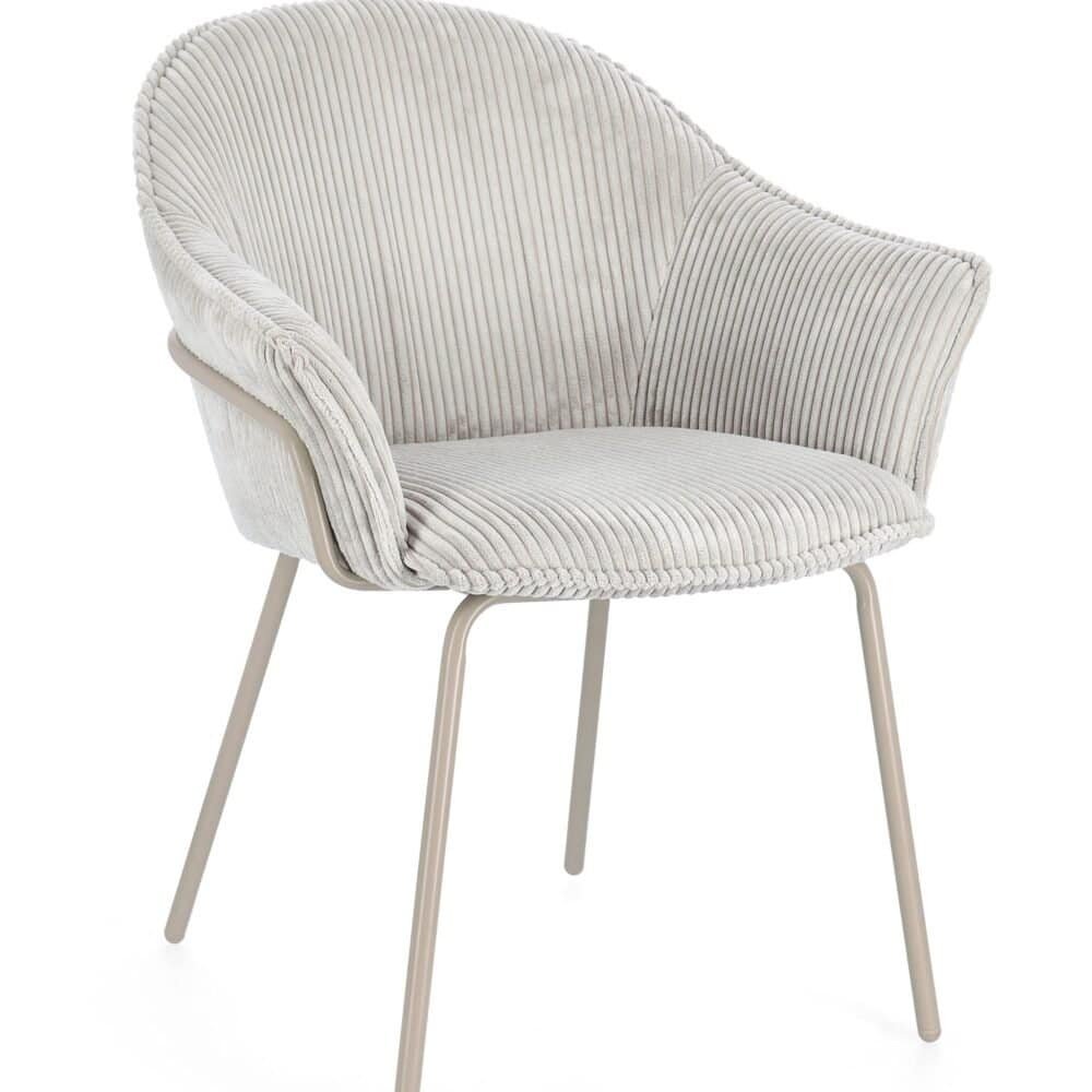 Sedia moderna in tessuto corduroy beige con struttura in metallo, perfetta per arredi di design.