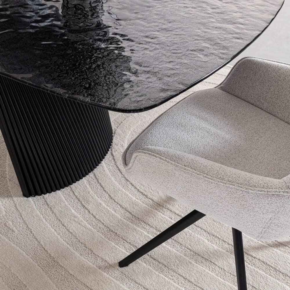 Tavolo in vetro nero, design moderno e style elegante per arredi di lusso.