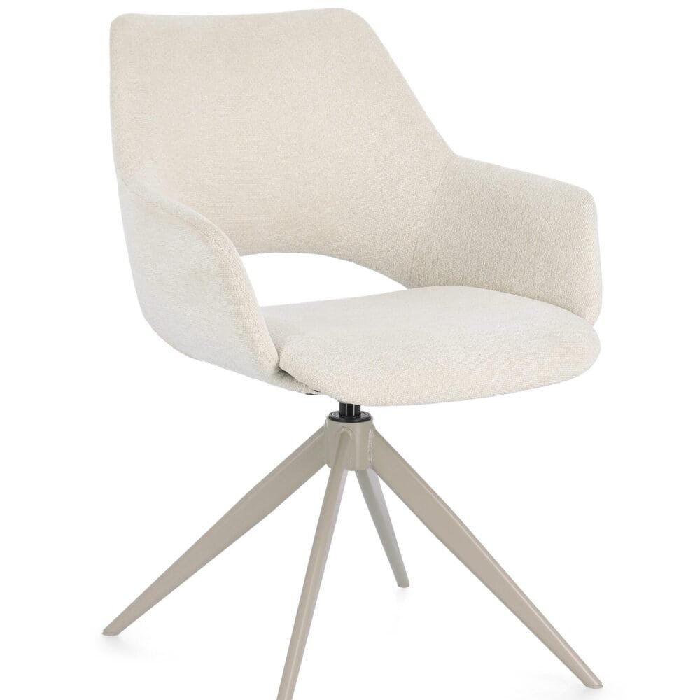 Sedia ergonomica in tessuto beige con base girevole e piedini in legno chiaro.