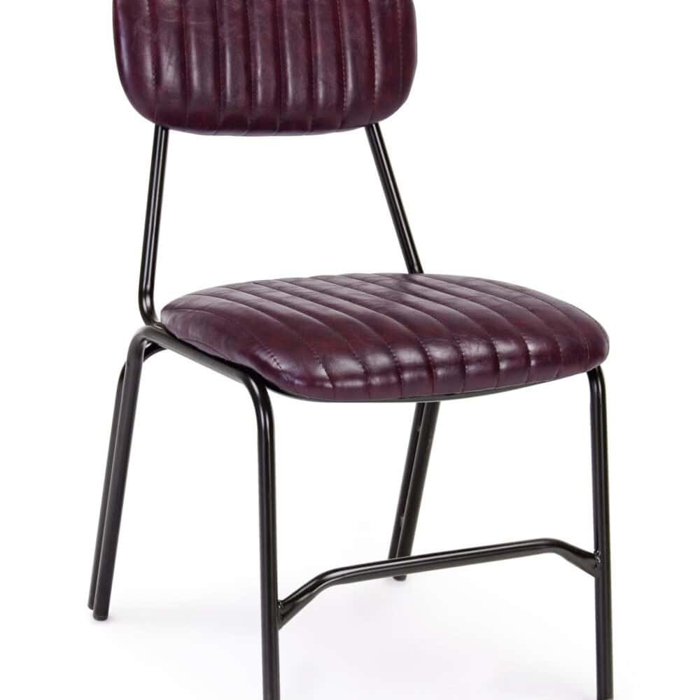 Sedia da dining in pelle martellata bordeaux con struttura in metallo nero.