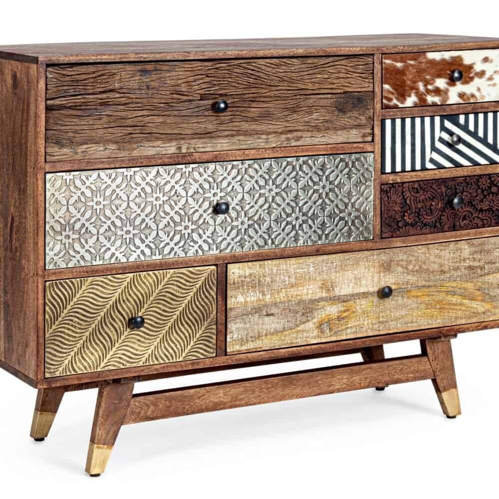 Comodino in legno riciclato, stile vintage e dettagli unici, perfetto per arredo boho-chic.