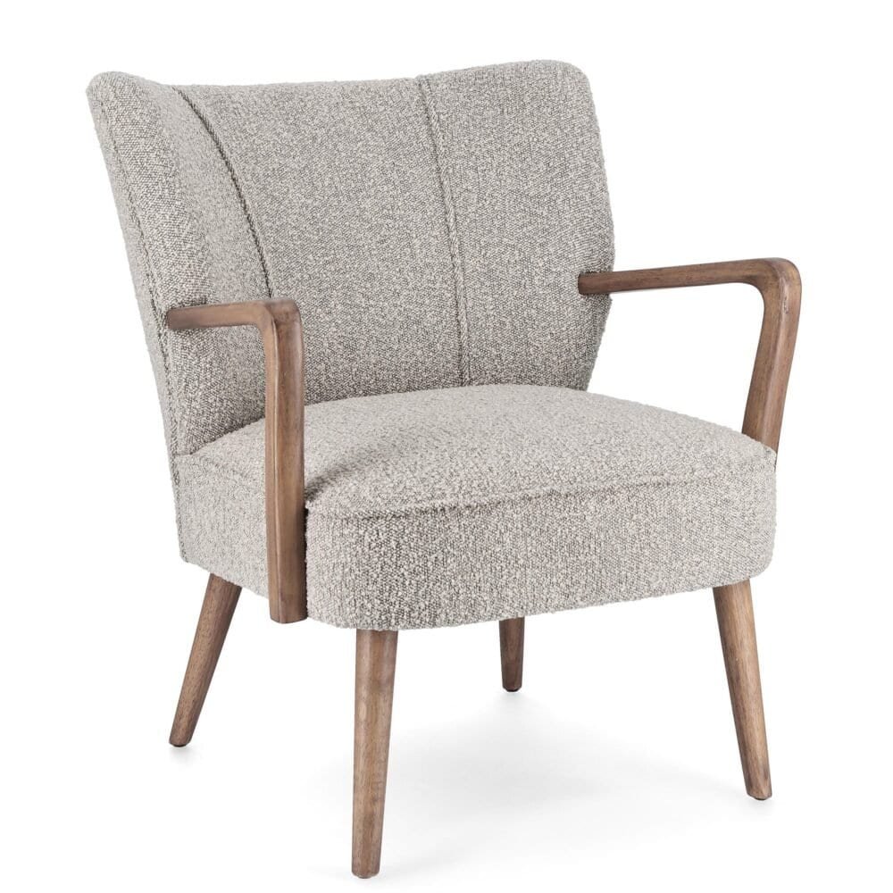 Sedia con seduta e schienale in tessuto beige e braccioli in legno naturale, stile moderno e confortevole.