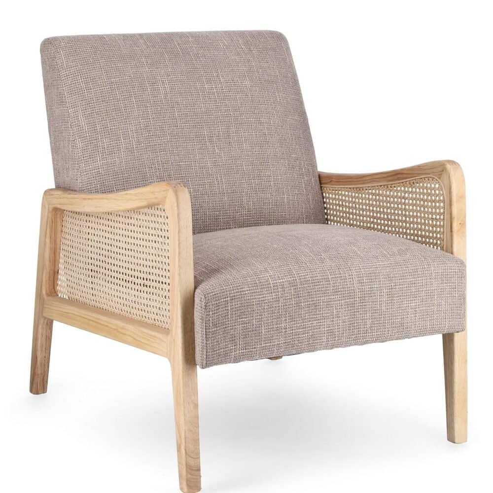 Poltrona in legno con seduta imbottita e braccioli in vimini, arredo moderno e confortevole per ogni ambiente.
