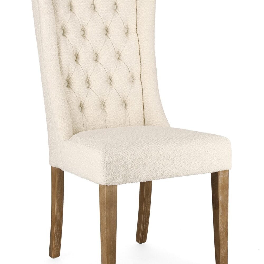 Sedia imbottita beige in velluto, elegante e comoda per soggiorno o sala da pranzo.