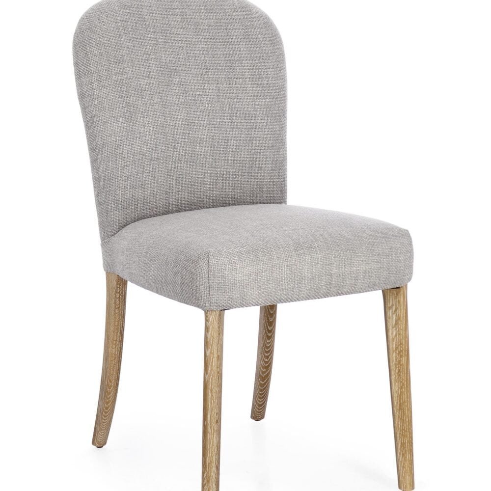 Sedia moderna in tessuto grigio con gambe di legno naturale. Perfetta per interni eleganti e confortevoli.