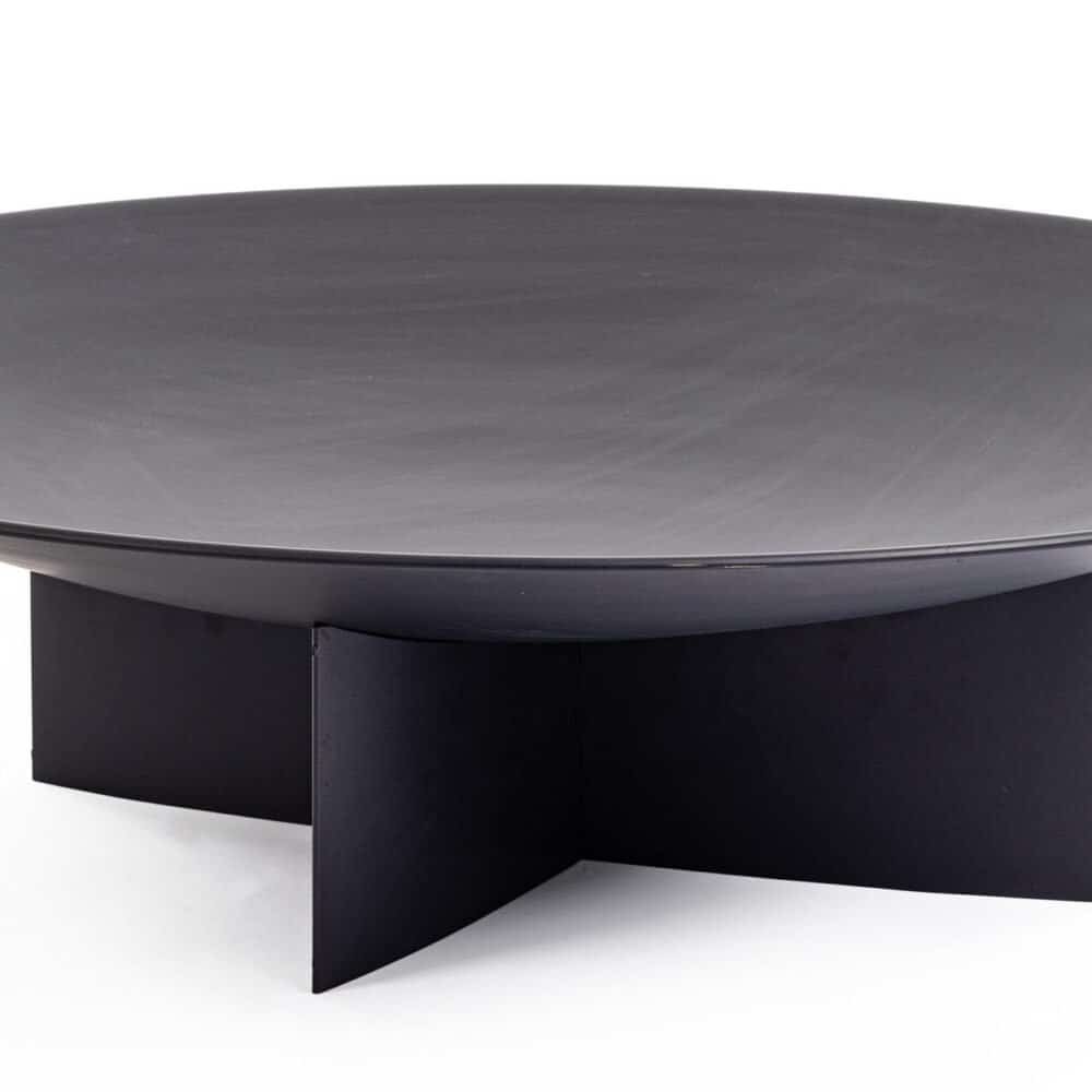 Tavolo moderno nero in ceramica, design elegante e raffinato.