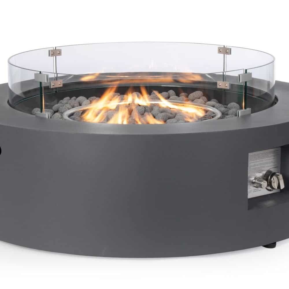 Alt text: Camino a bioetanolo con fiamma visibile, design moderno e sicuro, perfetto per ambienti esterni.