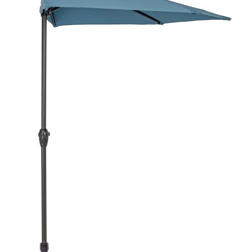 Ombrellone blu resistente alle intemperie, ideale per giardini e zone esterne.