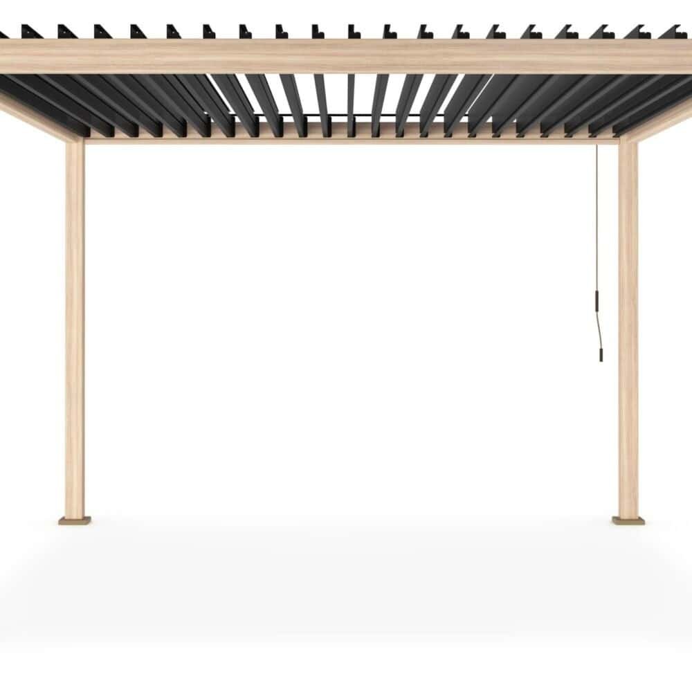 Alt text: Struttura pergola in legno con tetto in listelli di metallo nero, ideale per esterni moderni.
