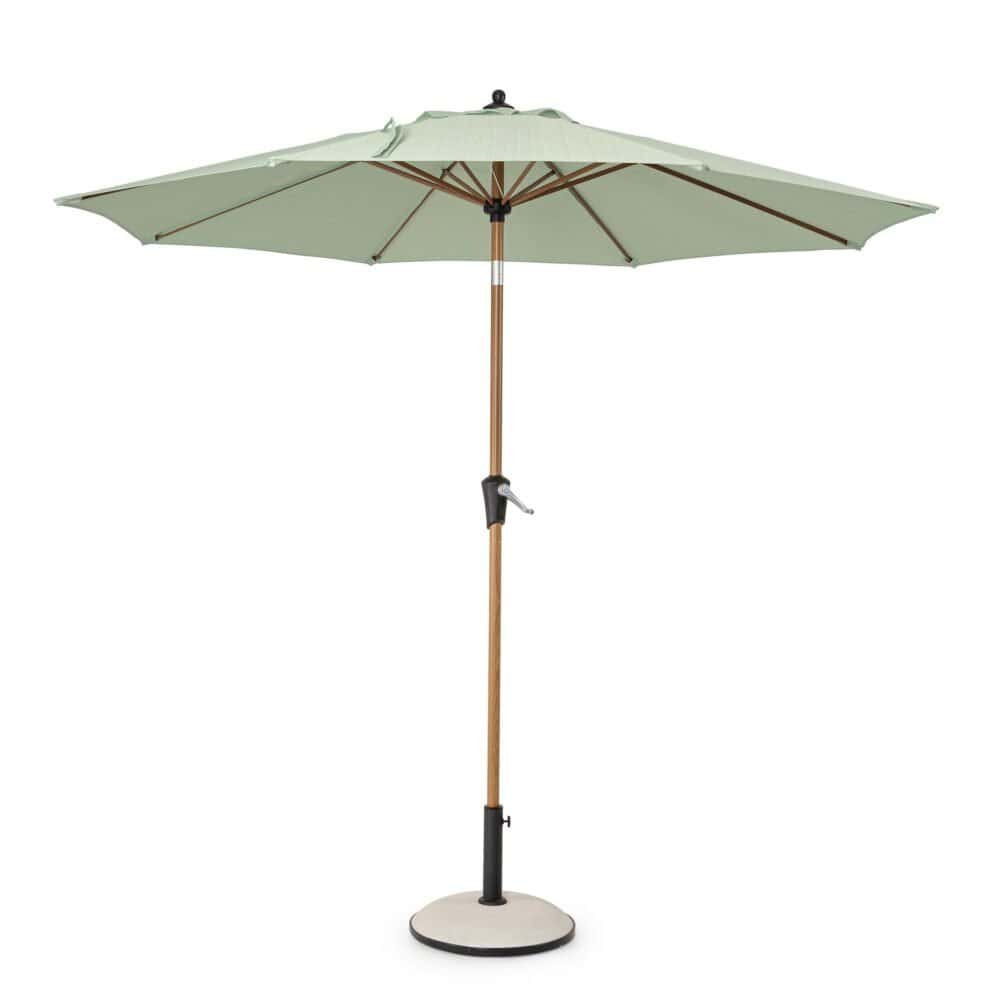 Ombrellone da esterno con base pesante.