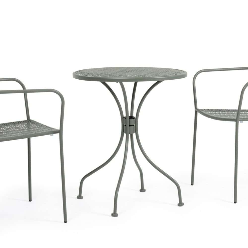 Tavolo e sedie in metallo per giardino, arredo elegante e durevole, perfetto per spazi esterni.