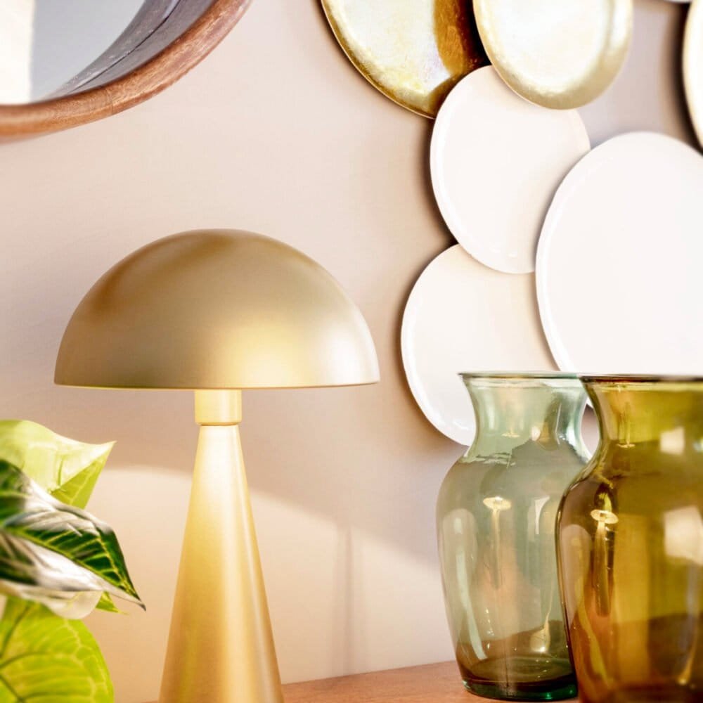 Ottima lampada da tavolo in stile contemporaneo.