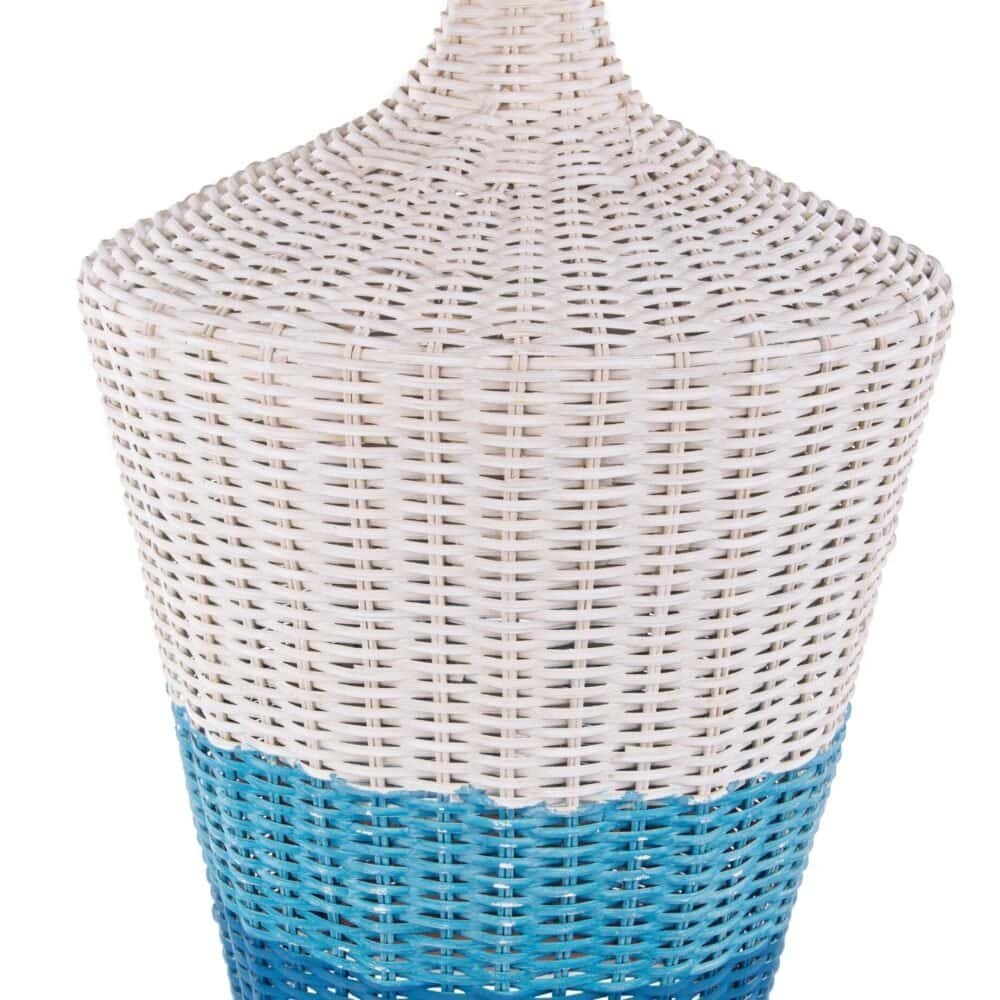 Resistente vaso in vimini bianco e blu, perfetto per decorazioni da esterno e interni.