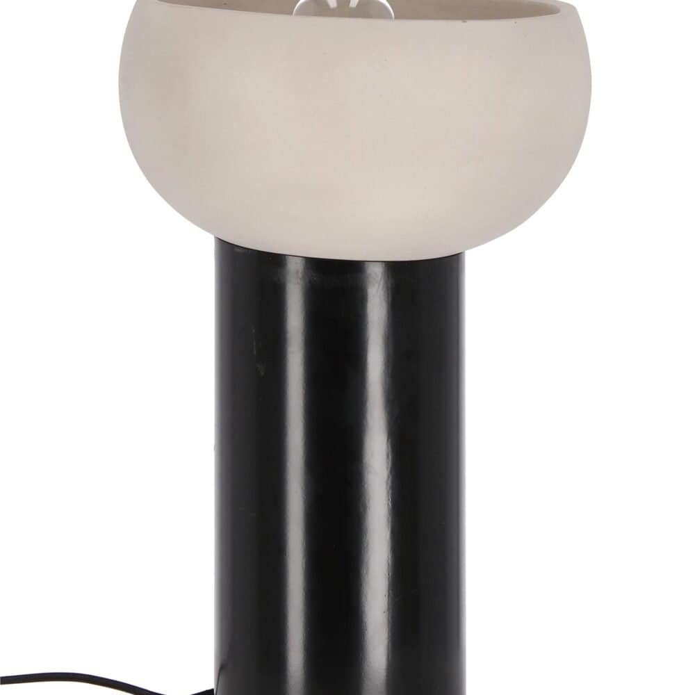 Lampada decorativa moderna con base nera e paralume in ceramica bianca.