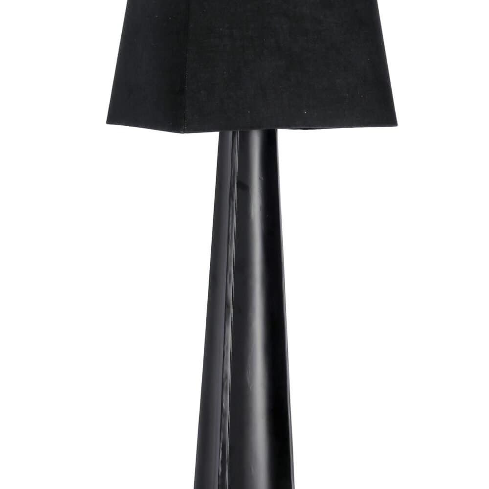 Lampada da terra moderna in nero, stile elegante e minimalista, perfetta per ogni zona living.