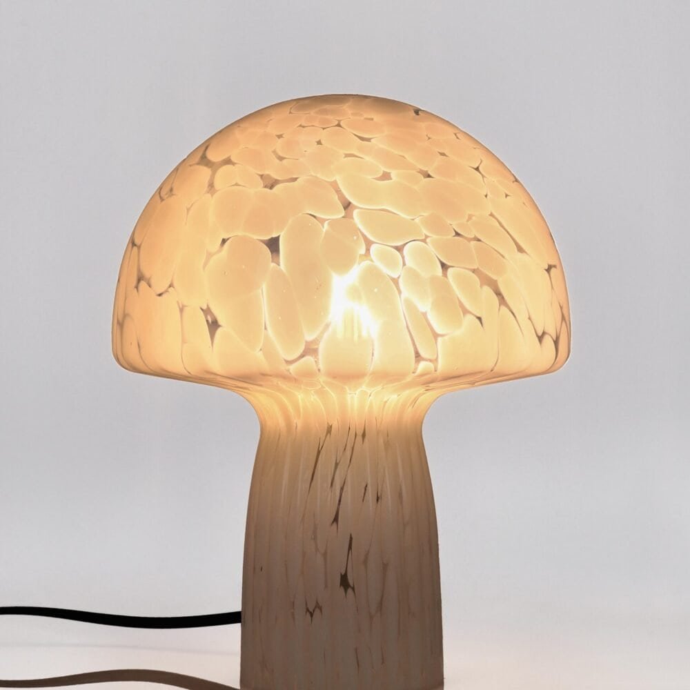 Lampada decorativa in vetro con design di fungo luminoso, perfetta per ambienti moderni.