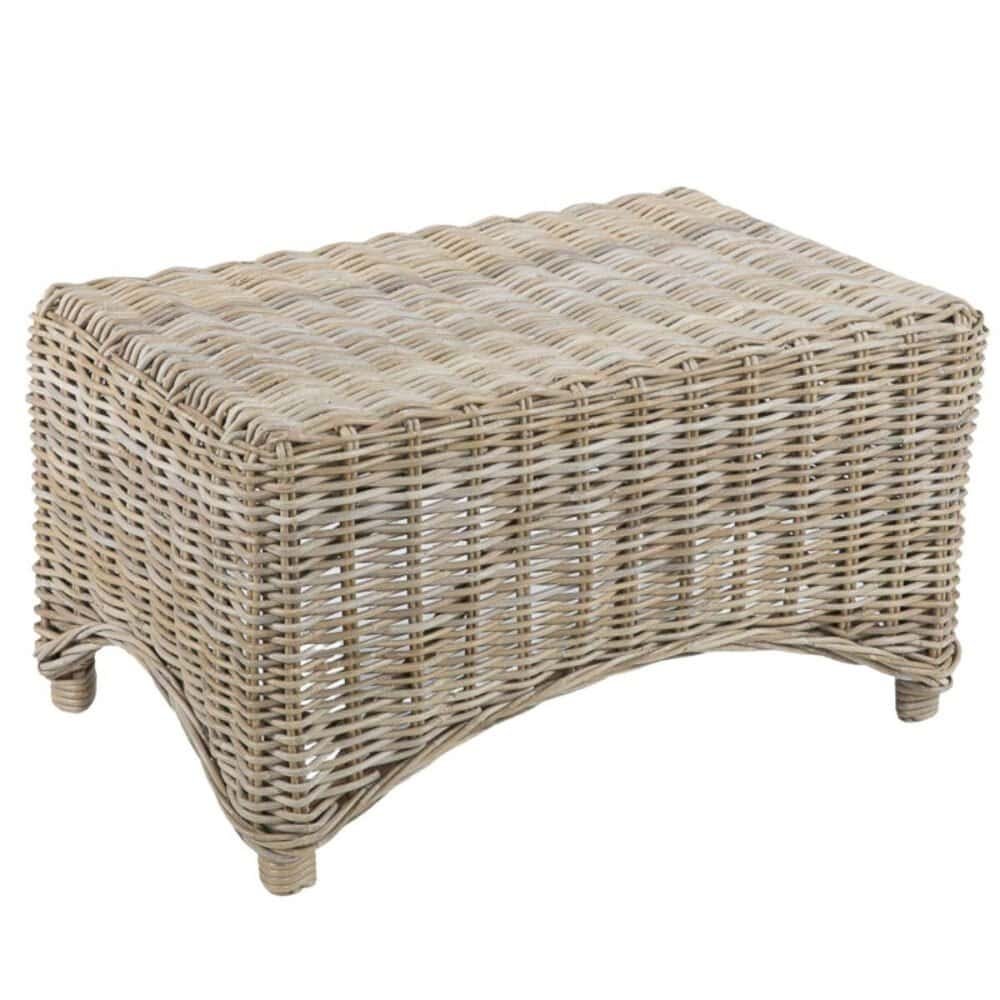 Sgabello in vimini naturale, perfetto per arredamento esterno e interno elegante.