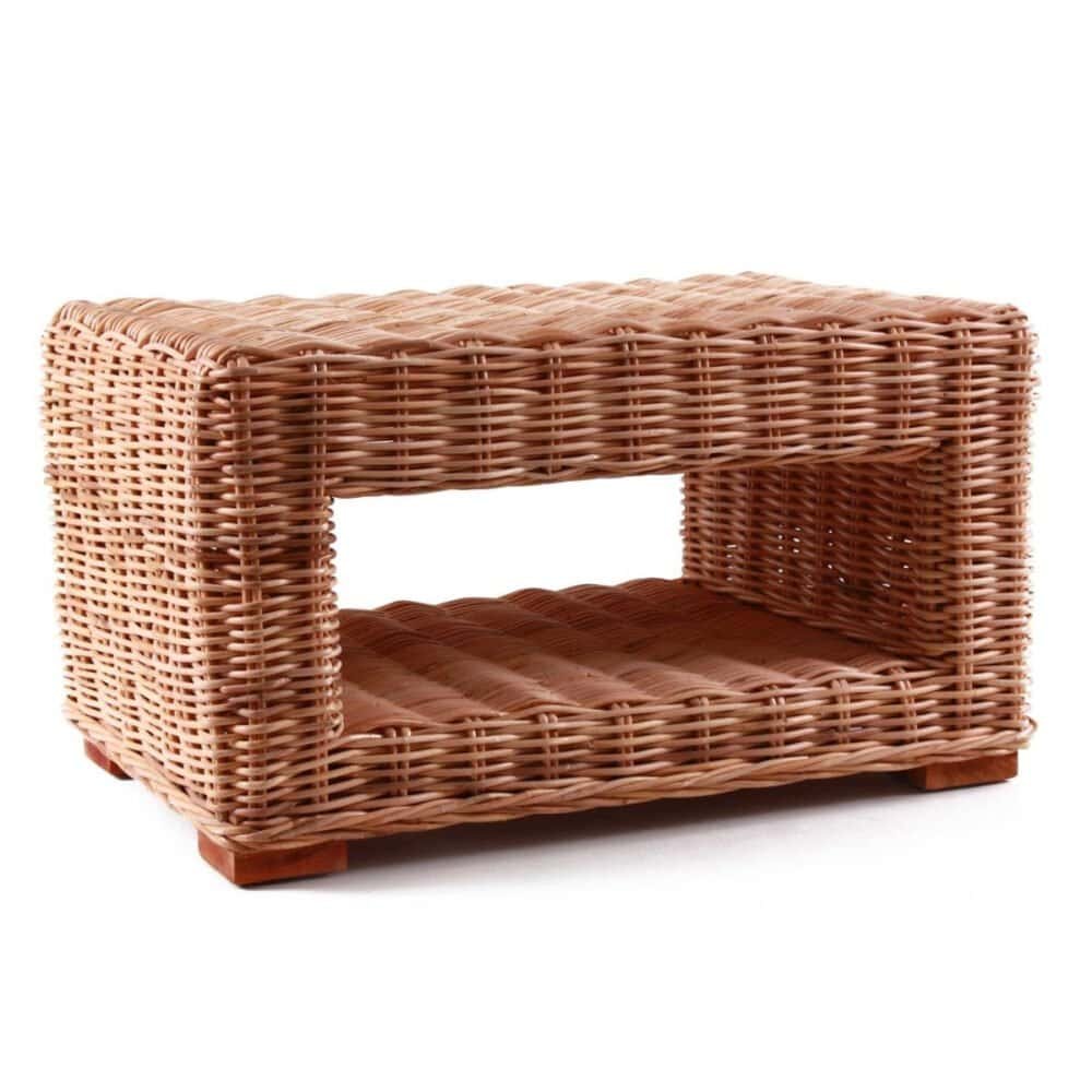 Sedia in vimini fatta a mano, perfetta per interni ed esterni, design elegante e resistente, ideale per arredare con stile.