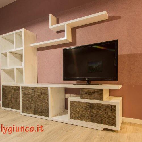 Parete attrezzata con libreria in bambù