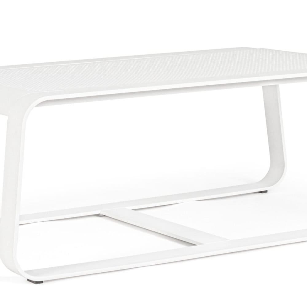 Sgabello bianco elegante con struttura in metallo e seduta traforata, ideale per ambienti contemporanei.