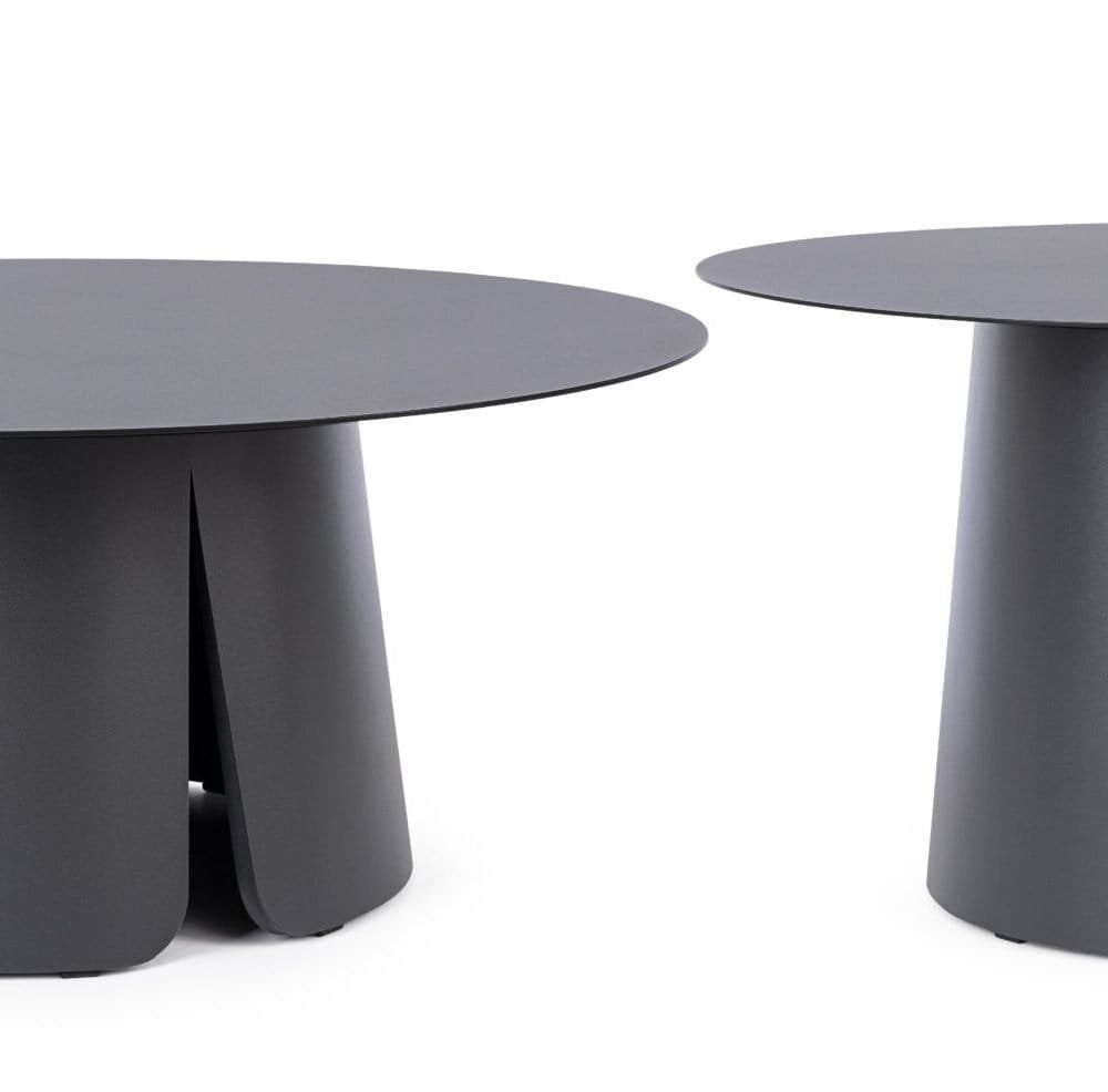 Tavolini moderni in nero con base elegante, perfetti per arredi di interni sofisticati.